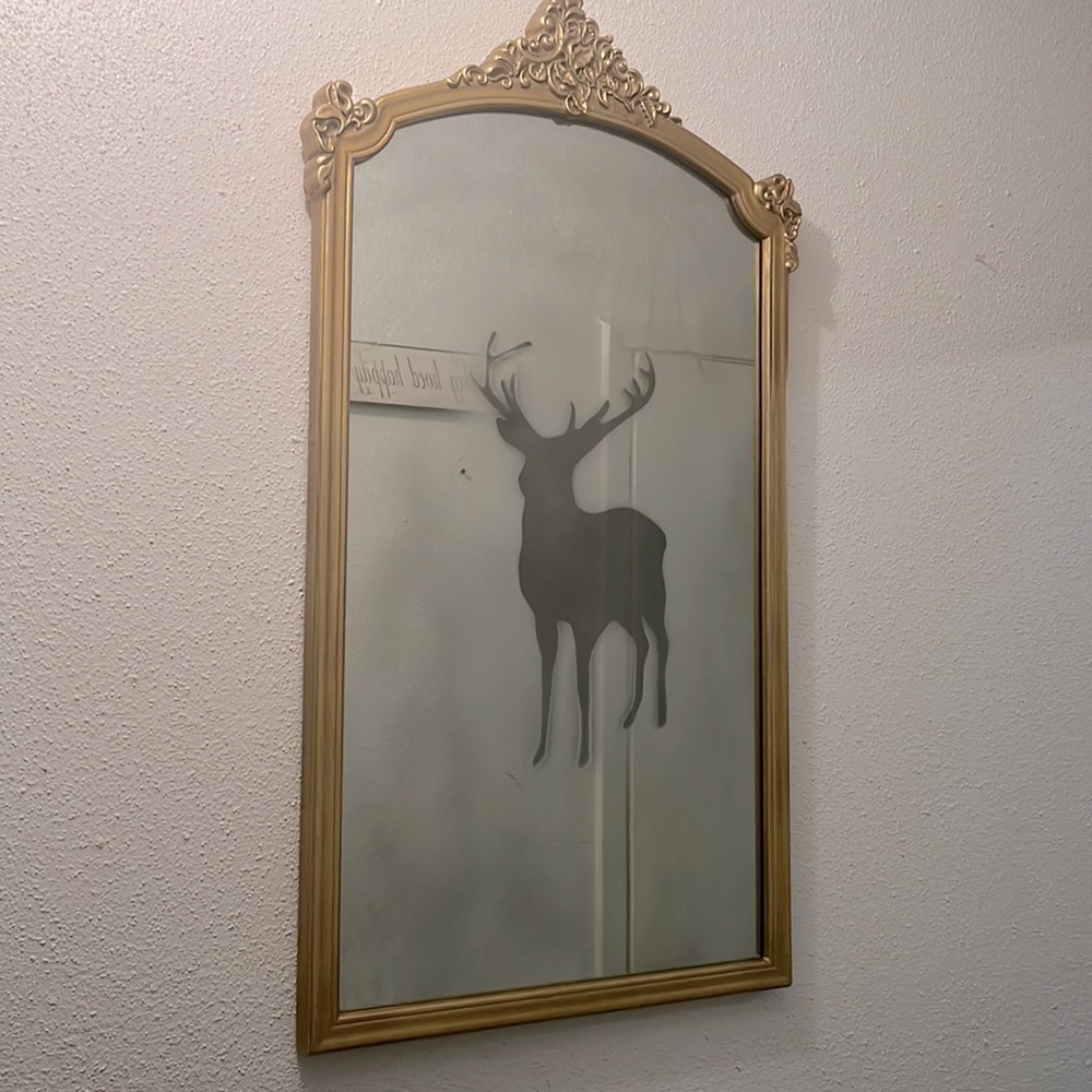 Mirror w deer decal